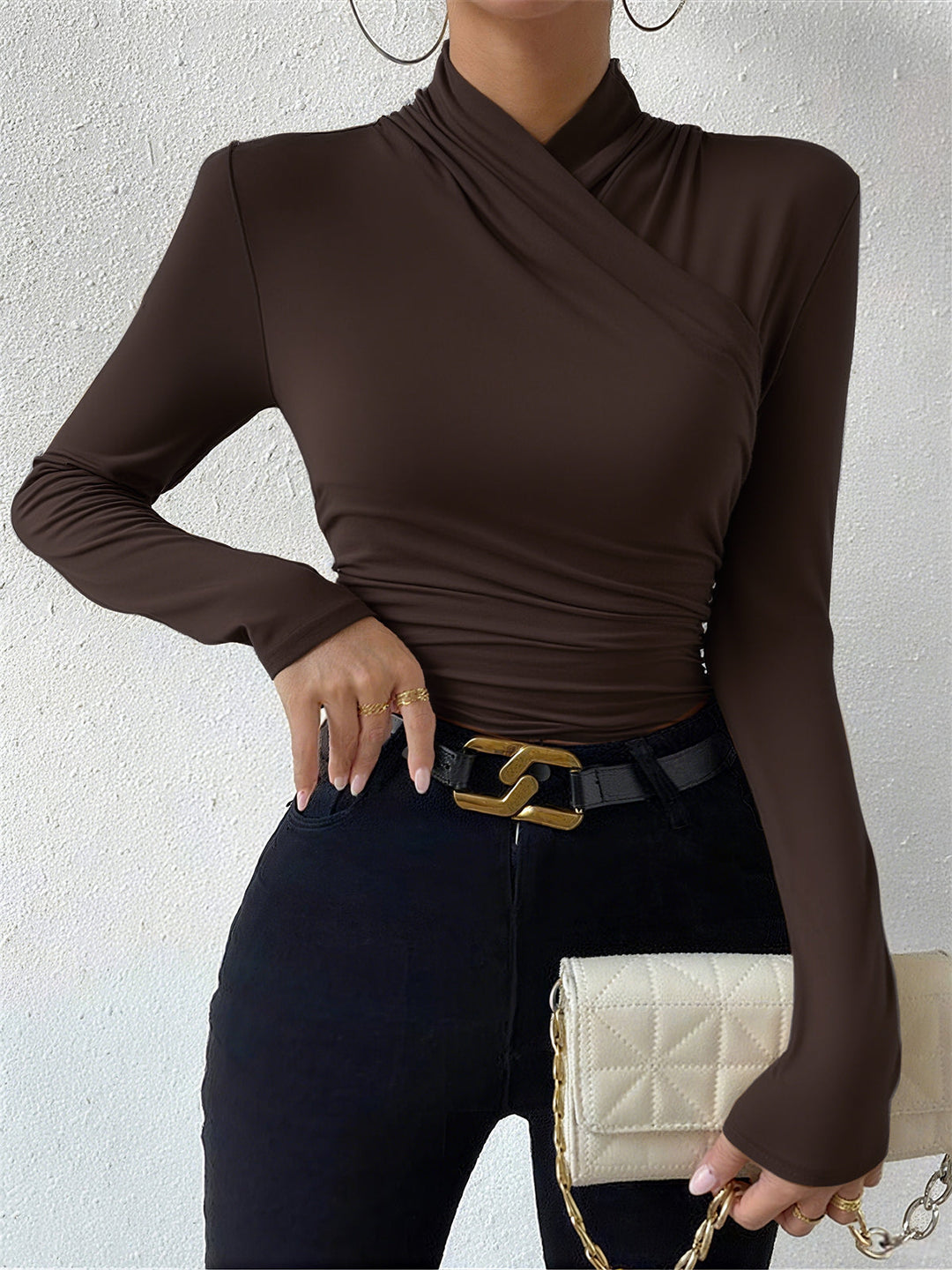Modny, zimowy sweter damski. Unikalny splot, regulowany sznurek, elegancki design. Wygodny i ciepły.
