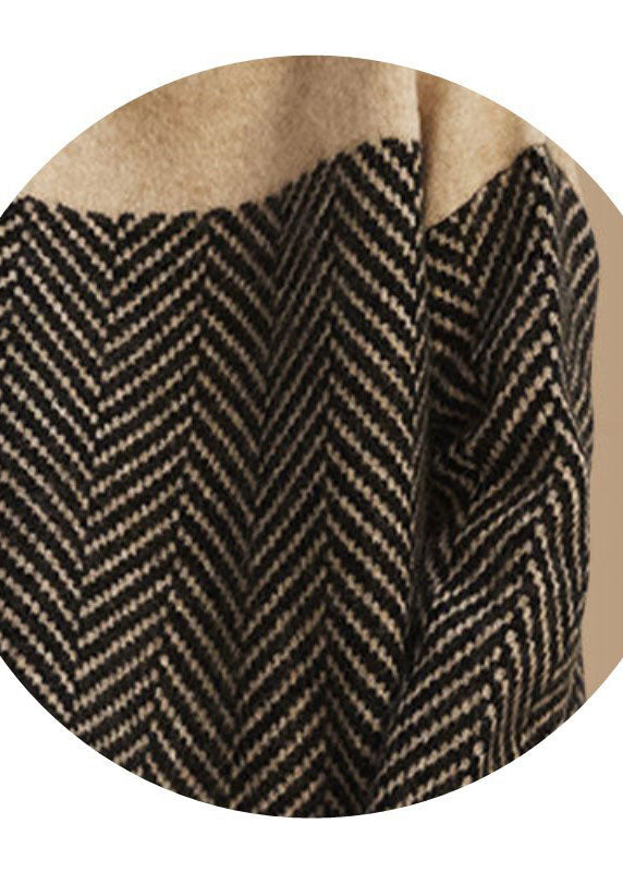 Wygodny damski sweter golf oversize, patchworkowy. Ciepły zimowy sweter, na casualowe stylizacje.