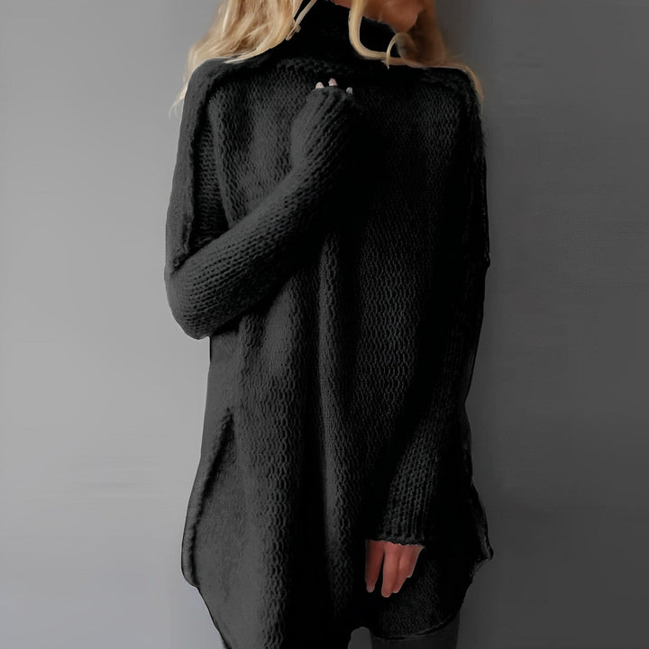 Elegancki damski sweter oversize z golfem, idealny na zimę i jesień. Zapewnia komfort i stylowy wygląd.