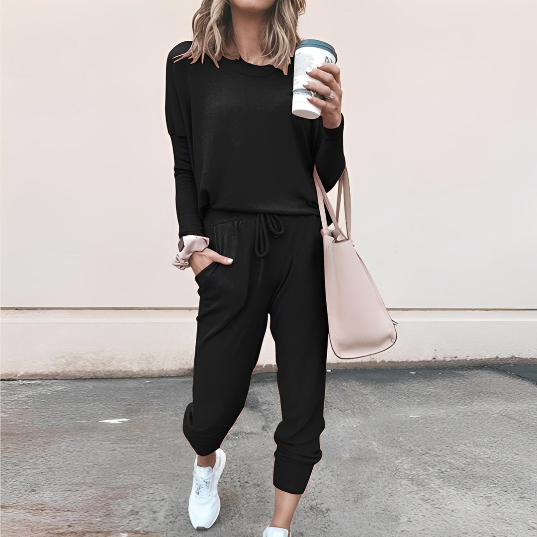 Damski dres oversize, wygodny komplet na co dzień. Modna odzież damska, idealna do casualowych stylizacji.