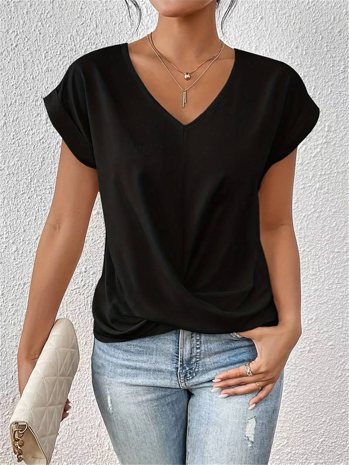Elegancki T-shirt Ewelina dla kobiet, z dekoltem V. Idealny do casualowych i smart-casualowych stylizacji.