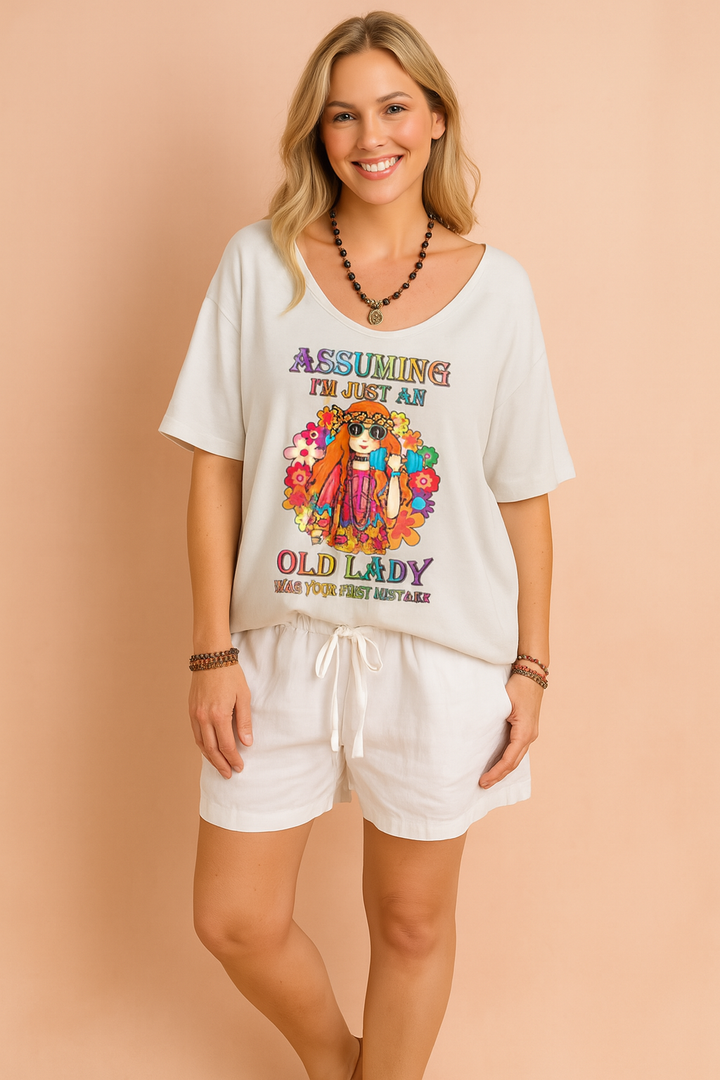 Wygodny damski t-shirt z zabawnym nadrukiem, luźny krój. Codzienna bluzka damska, modna i komfortowa.