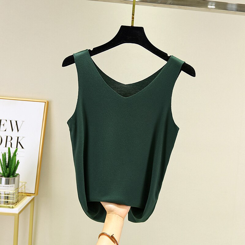 Lekki letni tank top damski, dekolt V, cienkie ramiączka. Komfortowy, luźny fason na upały.