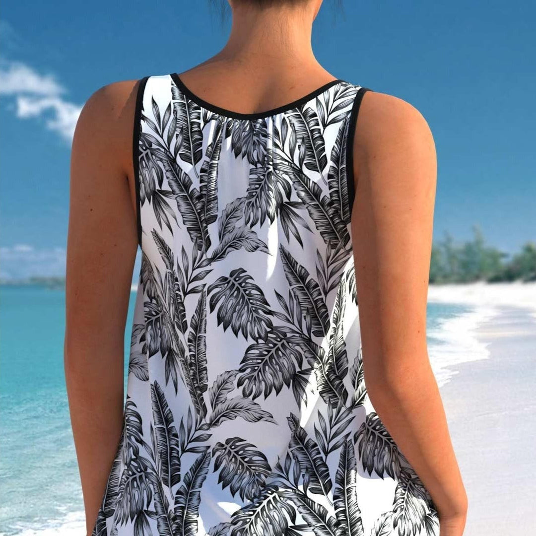 Dwuczęściowy tankini. Damski strój kąpielowy: wzorzysta bluzeczka i szorty. Styl plażowy na basen i upalne dni.