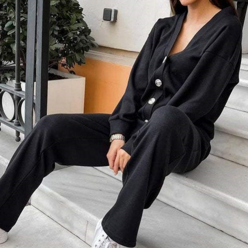 Stylowy komplet sweterkowy z wełny, idealny do eleganckich i casualowych stylizacji.