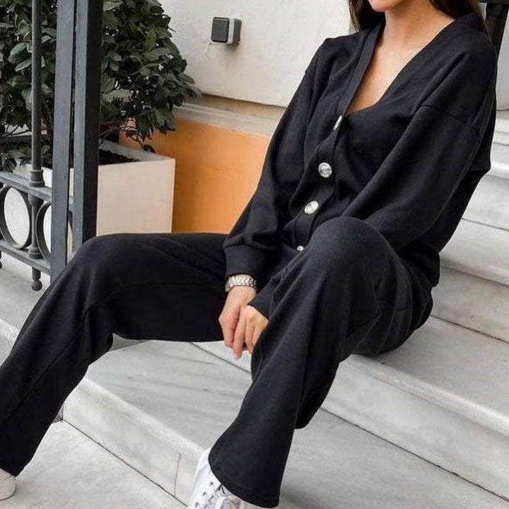 Stylowy komplet sweterkowy z wełny, idealny do eleganckich i casualowych stylizacji.