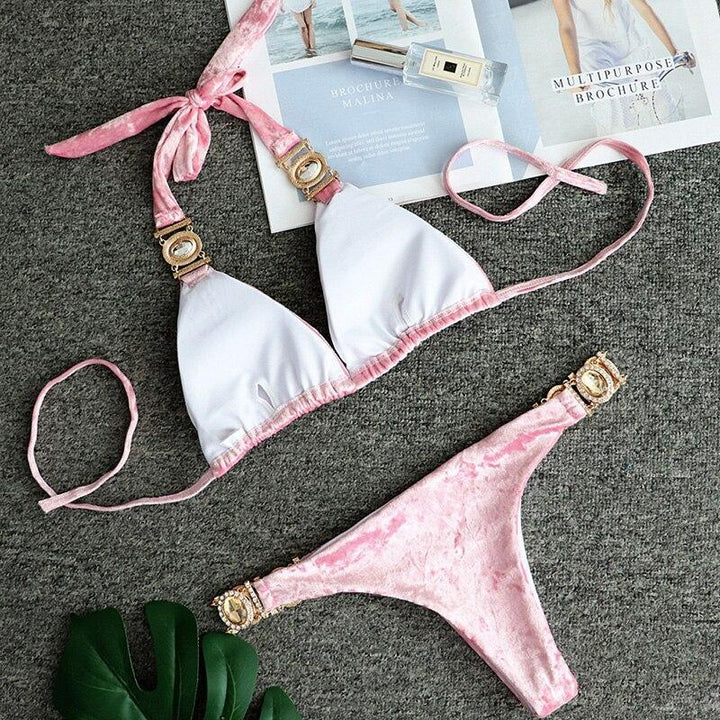 Welurowy strój kąpielowy bikini damski z kryształkami. Dwuczęściowy komplet, idealny do opalania na plaży.