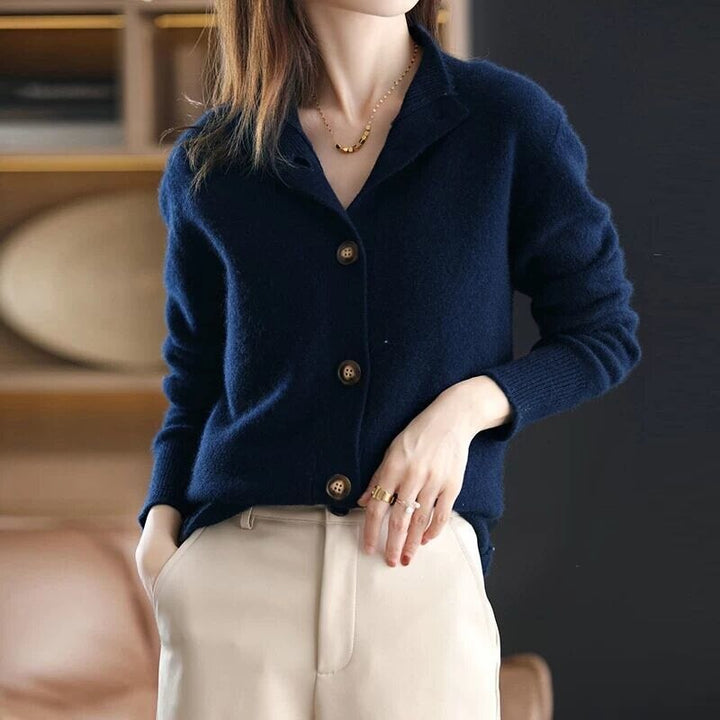 Elegancki damski sweter zapinany, kardigan casual na wiosnę/lato, komfortowy, modny element stylizacji.