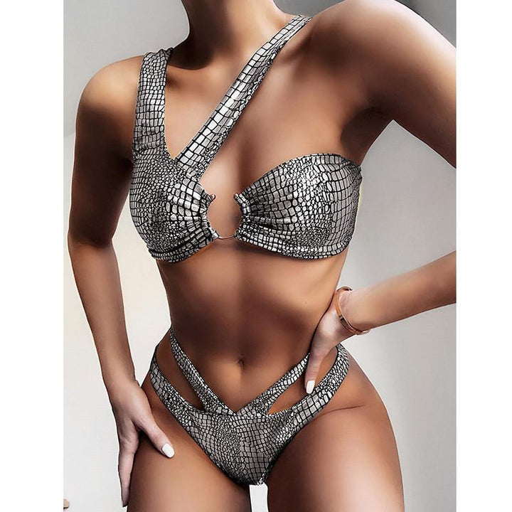 Modne asymetryczne bikini damskie, dwuczęściowy kostium kąpielowy z wężowym printem. Idealne na lato.