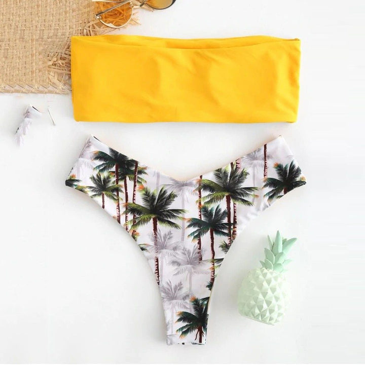 Modny dwuczęściowy strój kąpielowy bikini dla kobiet. Idealny na wakacje, plażę. Wygodne bandeau i brazyliany.
