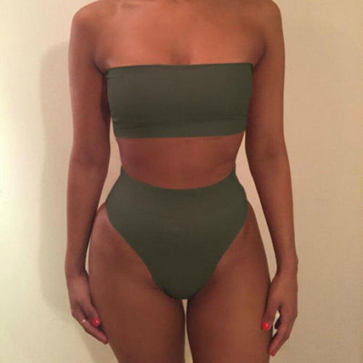 Eleganckie bikini bandeau z wysokim stanem. Damski dwuczęściowy strój kąpielowy, modny na lato i wypoczynek.