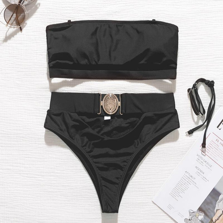 Damski dwuczęściowy strój plażowy: bikini bandeau z eleganckim wysokim stanem. Wygodne i stylowe.
