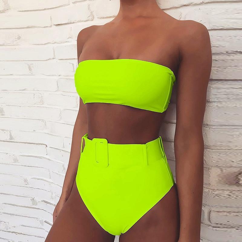 Damskie bikini bandeau z klasycznym wysokim stanem. Wygodny i elegancki strój kąpielowy.