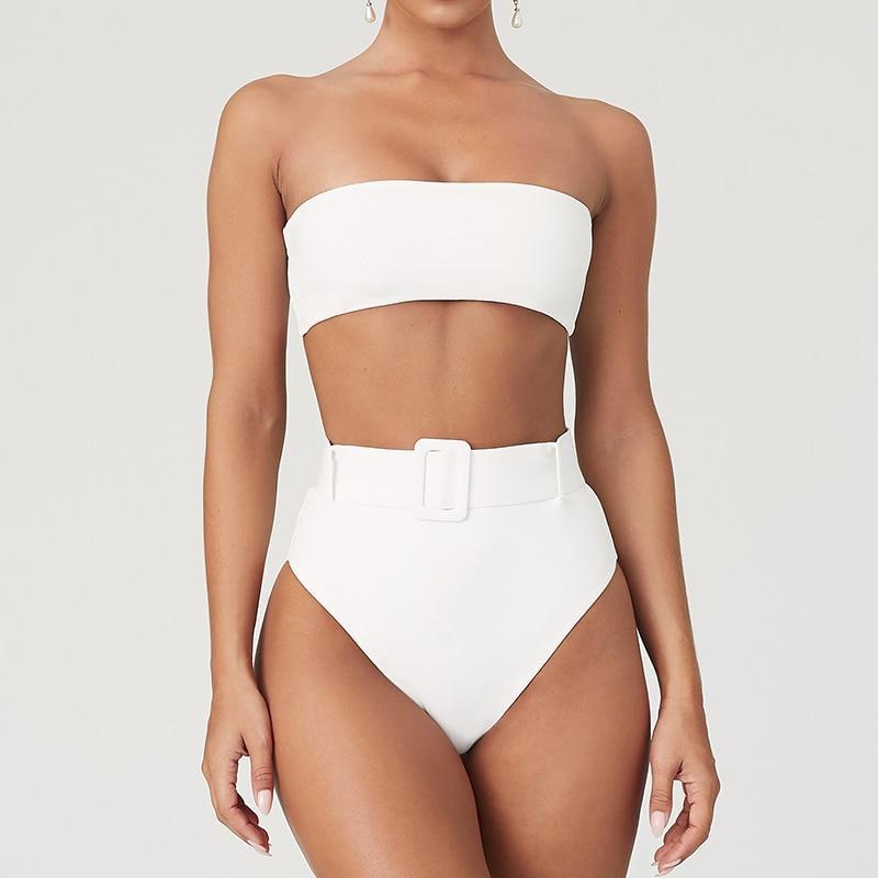Bikini bandeau z wysokim stanem. Dwuczęściowy, komfortowy strój kąpielowy idealny na plażę.