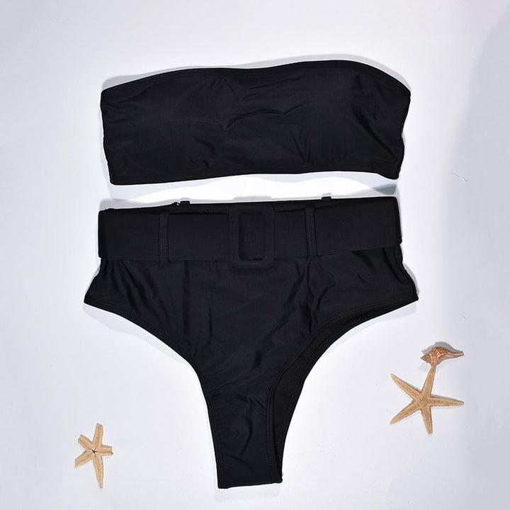 Dwuczęściowy strój kąpielowy bandeau z wysokim stanem. Idealny na letni wypoczynek i plażowanie.