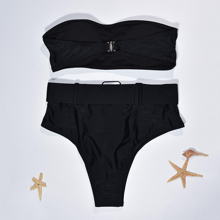 Strój kąpielowy damski: bikini bandeau bez ramiączek, figi z wysokim stanem. Moda plażowa lato.