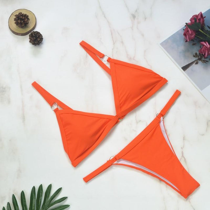 Modne damskie bikini, dwuczęściowe, z ozdobnymi złotymi kółkami, na wakacje.