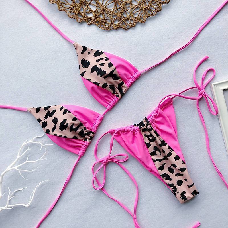 Modny damski strój kąpielowy bikini. Dwuczęściowy fason na lato, idealny na plażę i wakacyjny relaks.