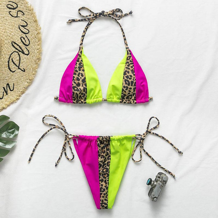 Kolorowe damskie bikini. Dwuczęściowy strój kąpielowy, idealny na plażę i gorące lato.
