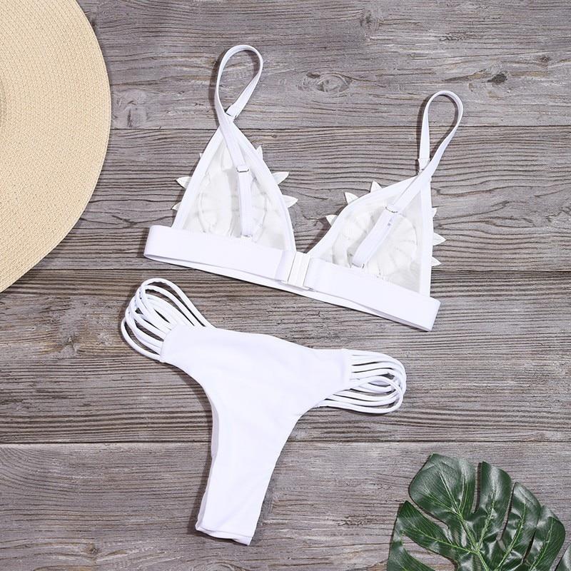 Eleganckie bikini damskie w kwiaty, idealne na wakacje i letni wypoczynek.