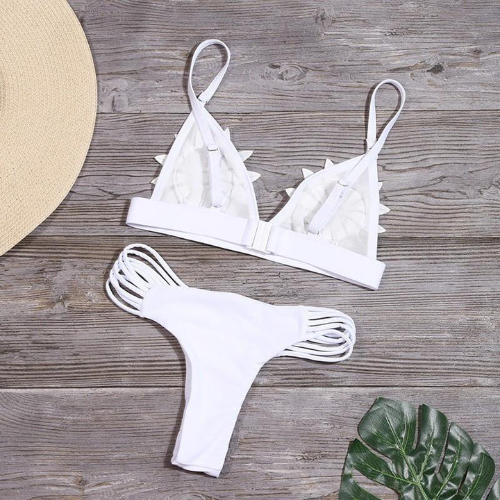 Eleganckie bikini damskie w kwiaty, idealne na wakacje i letni wypoczynek.