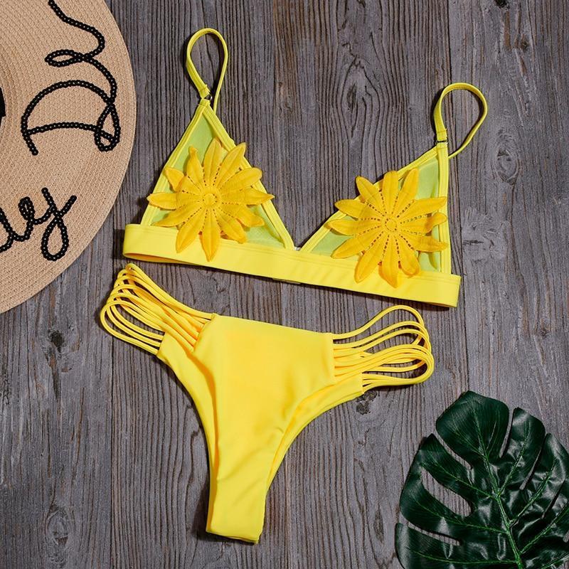 Eleganckie damskie bikini z kwiatami, dwuczęściowe, idealne na wakacje.