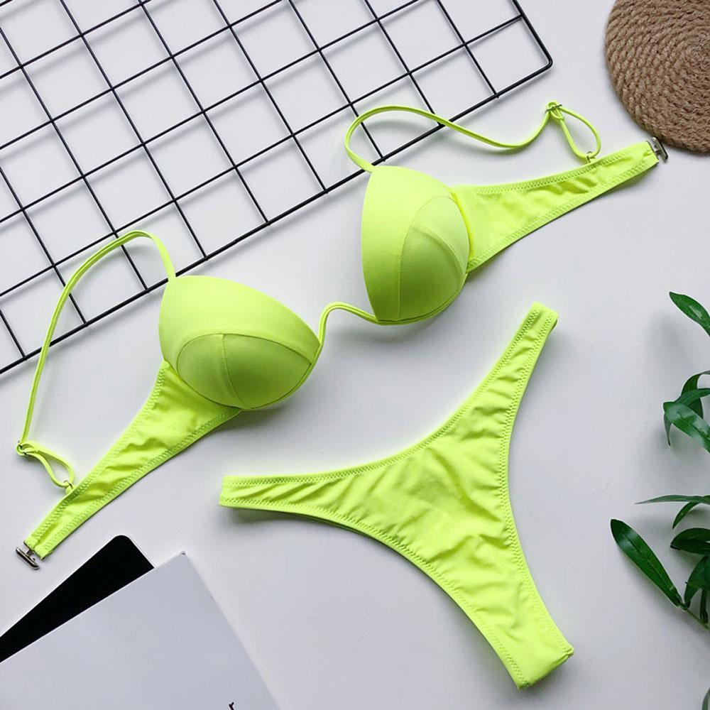 Stylowe damskie bikini na lato z ozdobnym akcentem. Dwuczęściowy strój kąpielowy na wakacje.