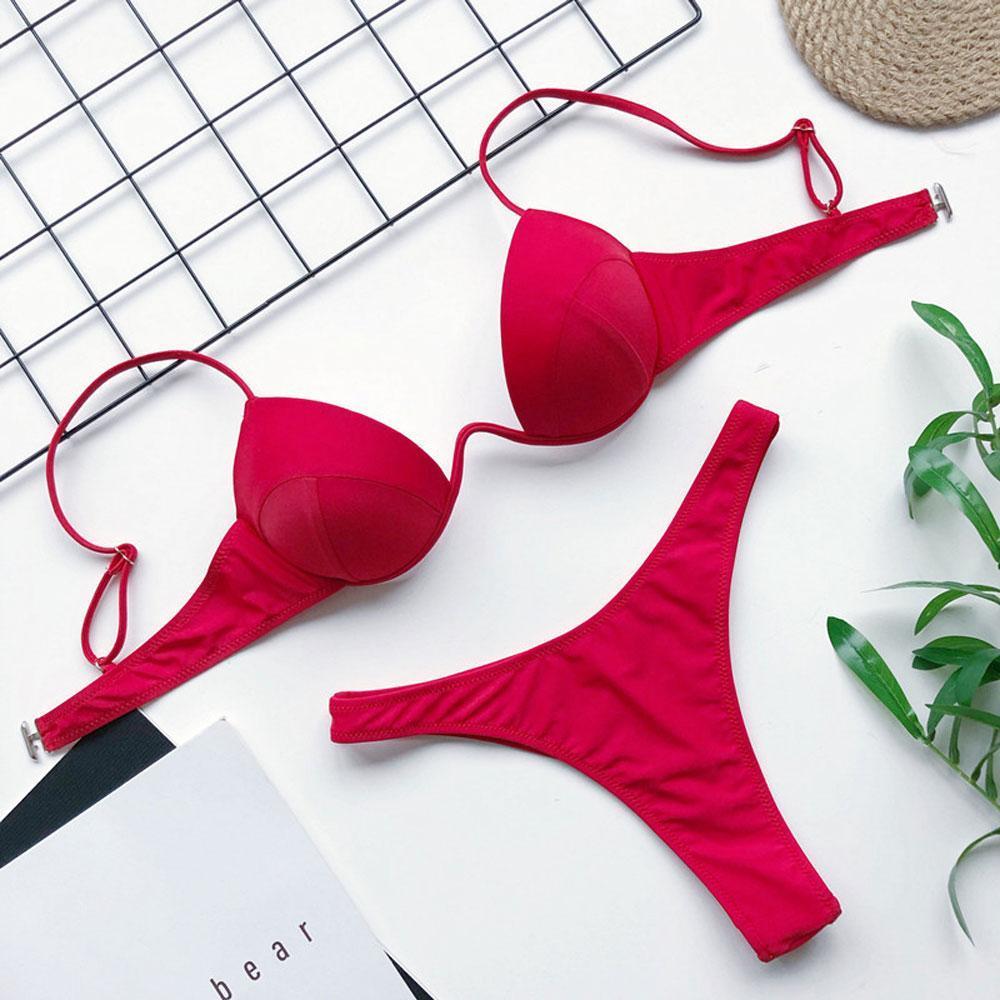 Modne dwuczęściowe bikini damskie, idealne na lato. Kolorowy kostium kąpielowy z detalami.