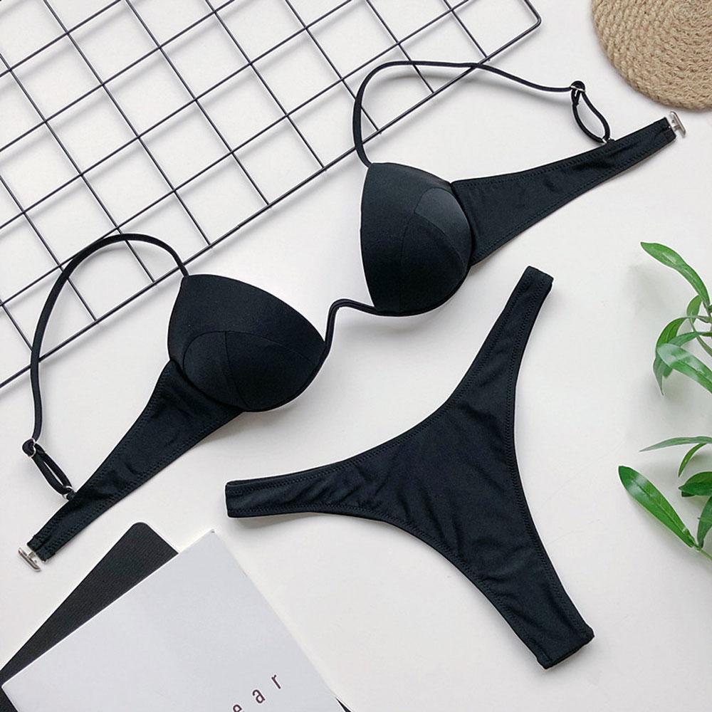 Plażowe damskie bikini z modnym ozdobnym detalem. Dwuczęściowy strój kąpielowy na upalne dni.