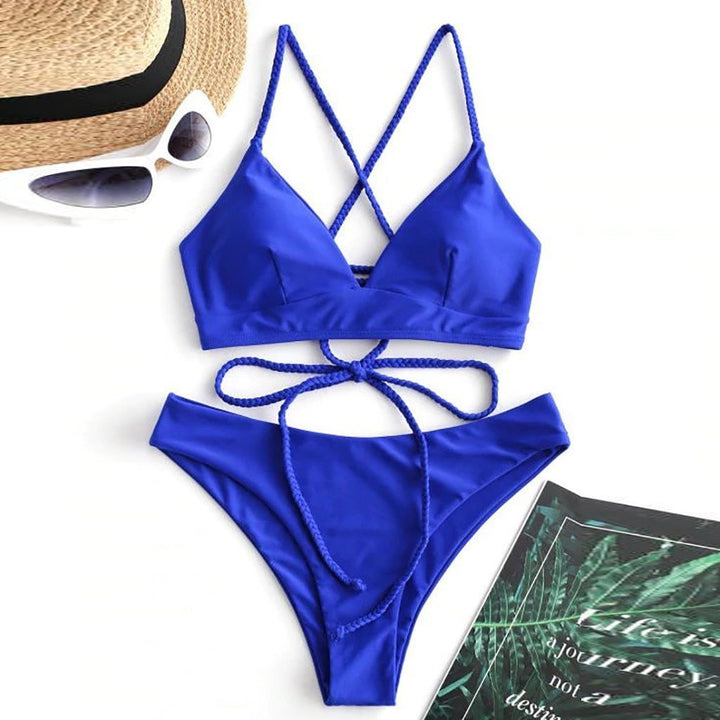 Damskie bikini dwuczęściowe z regulowanymi ramiączkami, idealne na plażę i lato. Dostępne w wielu kolorach.