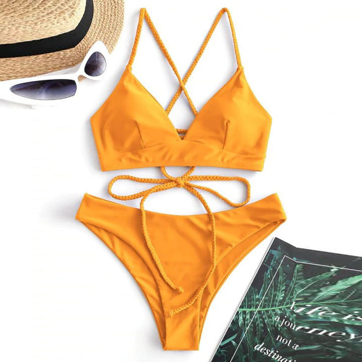 Elegancki dwuczęściowy kostium kąpielowy dla kobiet, nylonowe bikini z regulowanymi ramiączkami na plażę.