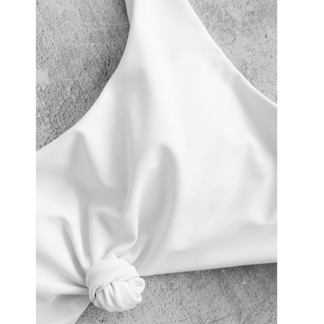 Elegancki damski dwuczęściowy strój kąpielowy bikini z brazylijskimi figami, styl na lato.