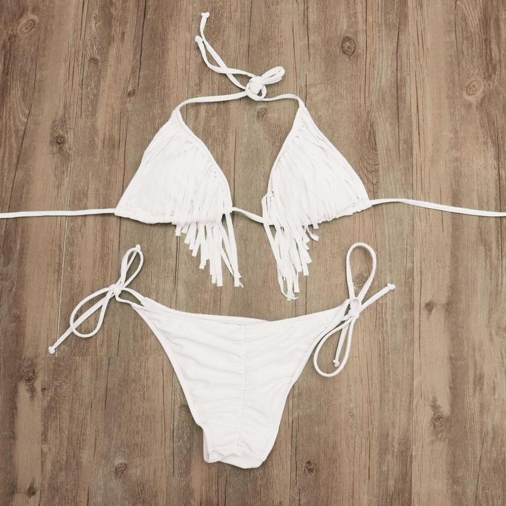 Modny dwuczęściowy strój kąpielowy damski. Bikini z frędzlami, brazyliany. Idealny na letnie wakacje i plażę.