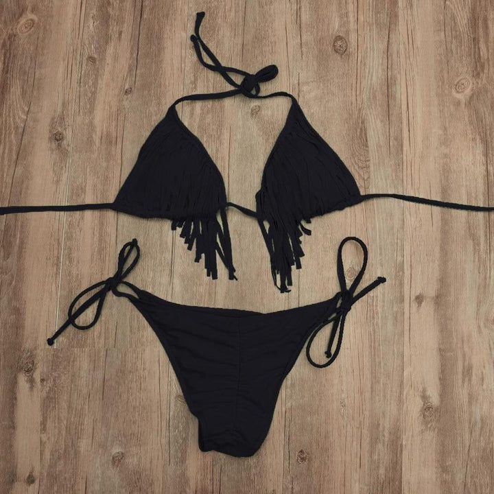 Stylowy dwuczęściowy strój kąpielowy damski. Bikini z frędzlami i majtkami brazyliany, idealne na lato.