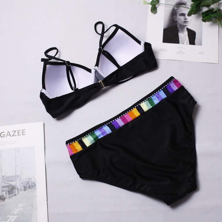 Wygodne damskie bikini, dwuczęściowy strój kąpielowy z kolorowymi wstawkami na plażę i basen.