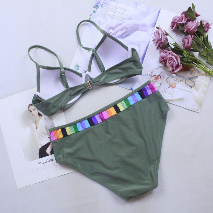 Kolorowe damskie bikini, dwuczęściowy kostium na plażę, stylowy i wygodny.