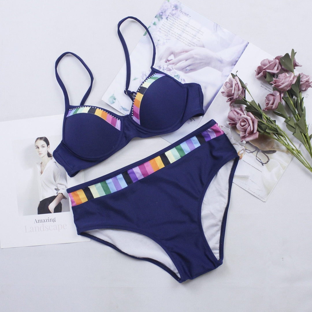 Damskie bikini z żywymi kolorowymi wstawkami, gładki strój kąpielowy idealny na urlop.