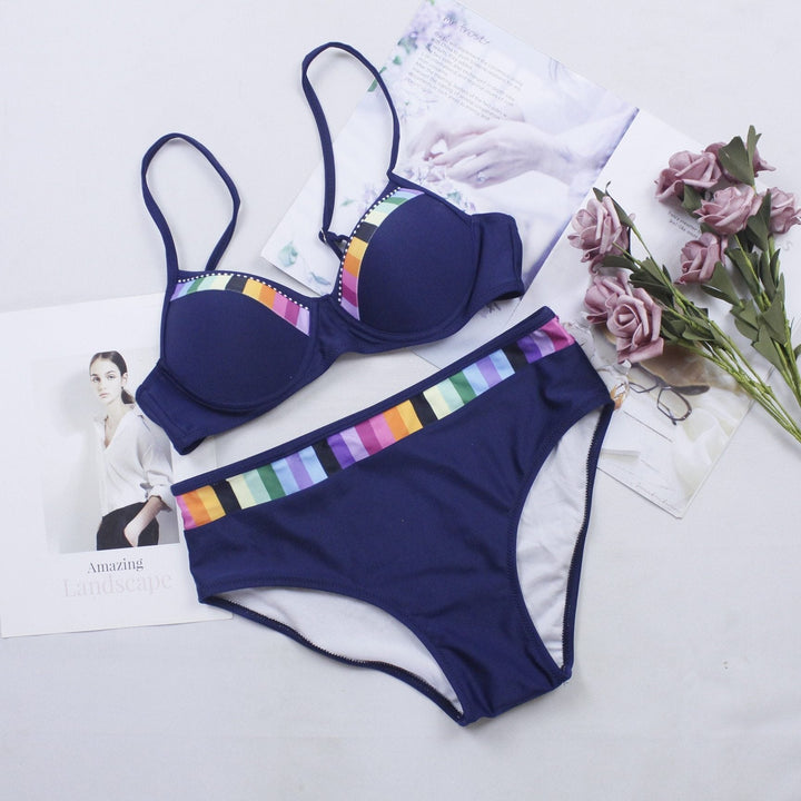 Damskie bikini z żywymi kolorowymi wstawkami, gładki strój kąpielowy idealny na urlop.