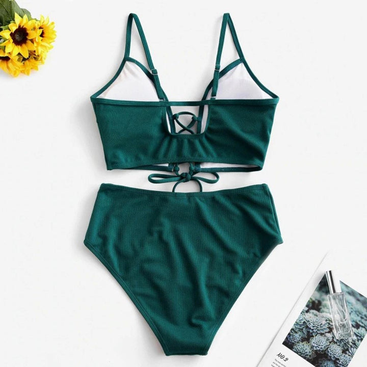 Eleganckie damskie bikini dwuczęściowe z ażurowym biustonoszem i wysokim stanem. Strój kąpielowy na lato.