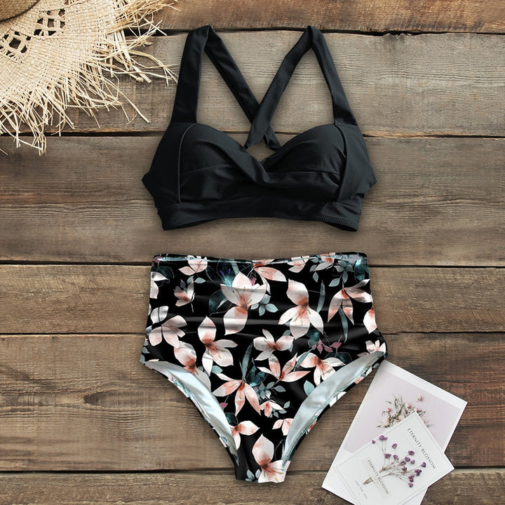 Eleganckie bikini z wysokim stanem i wzorem kwiatowym, damski strój na plażę.