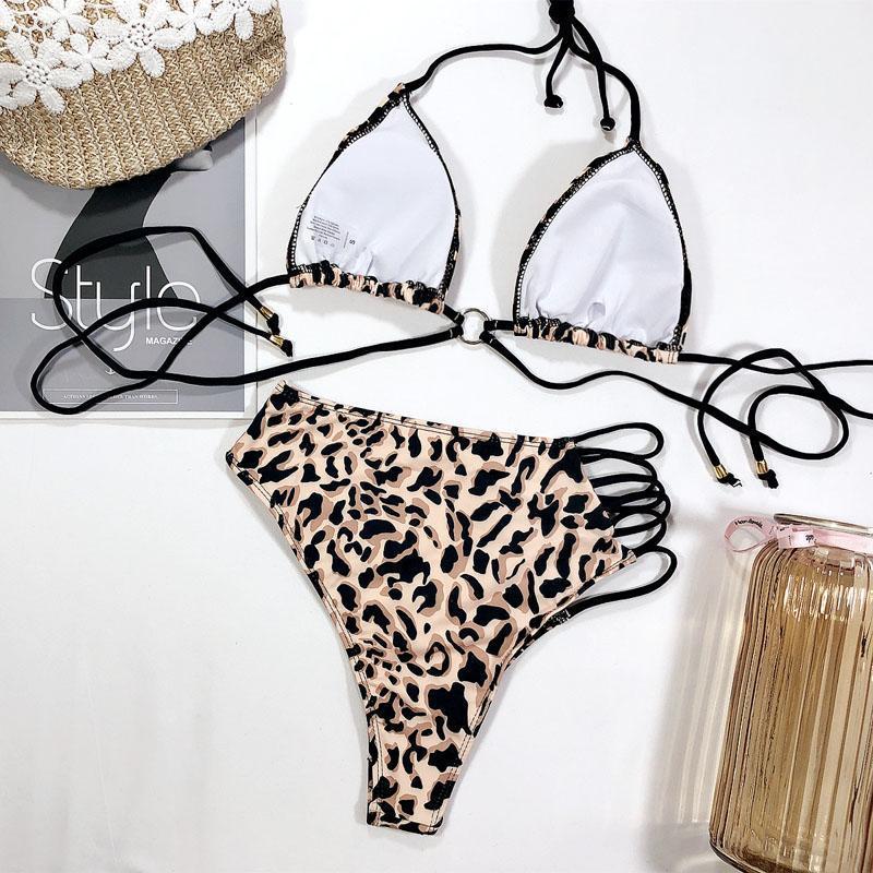 Beżowy damski strój kąpielowy bikini z wysokim stanem, ozdobne paski. Modny dwuczęściowy na lato.