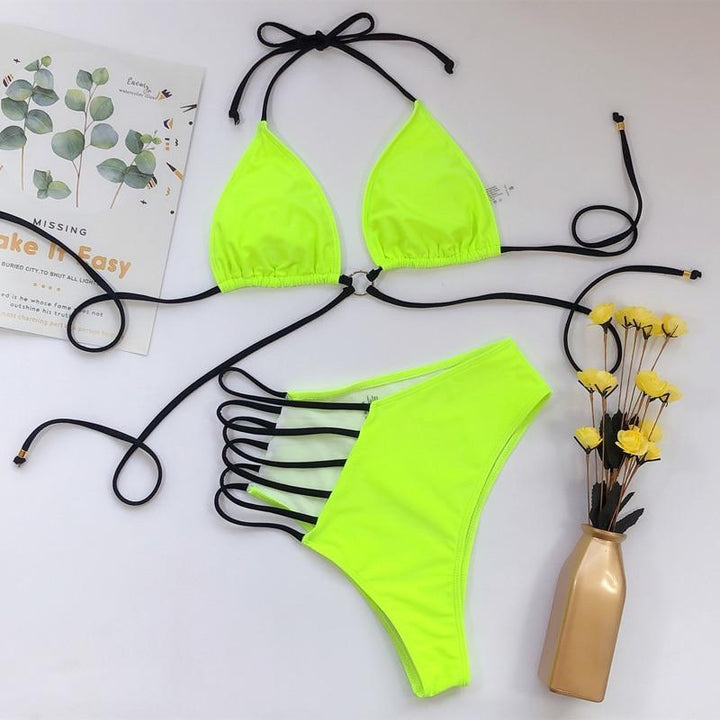 Elegancki damski strój kąpielowy bikini z wysokim stanem i wiązanymi paskami. Idealny na lato.