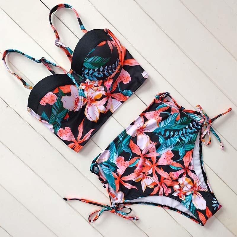 Modne bikini dwuczęściowe dla kobiet, wysoki stan, subtelny kwiatowy design.