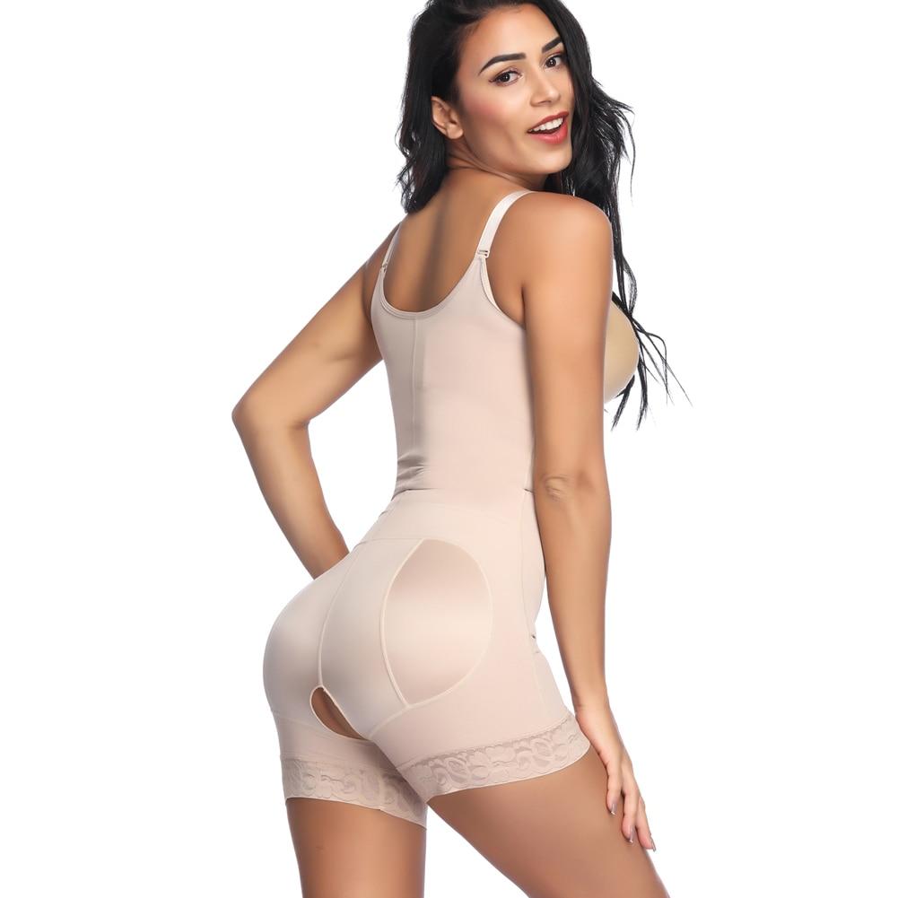 Czarne body modelujące push-up damskie, z szerokimi ramiączkami. Kształtuje, wysmukla talię.