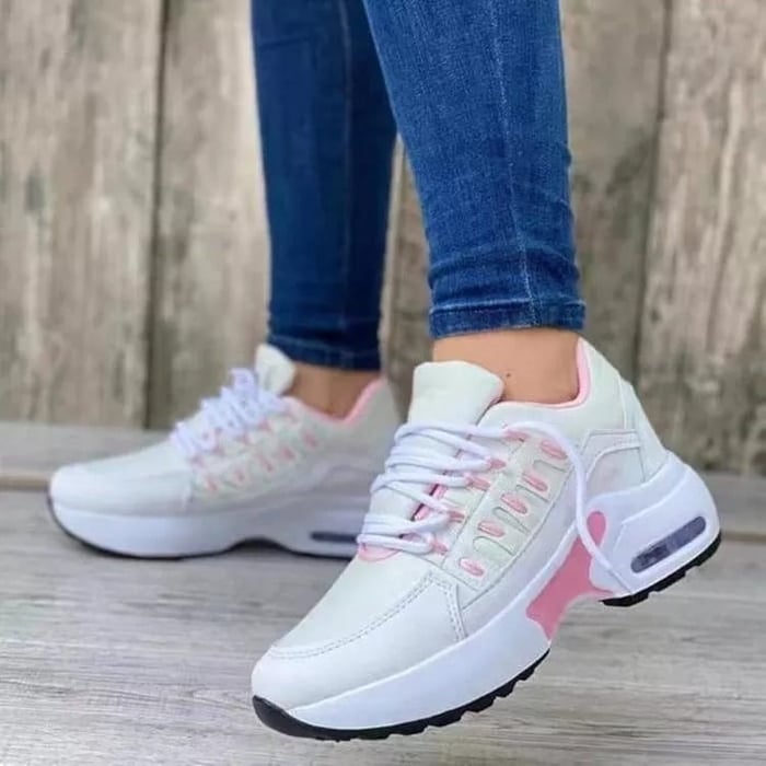 Beżowe damskie buty ortopedyczne z oddychającego materiału. Komfortowe obuwie codzienne dla wygodnych stóp.