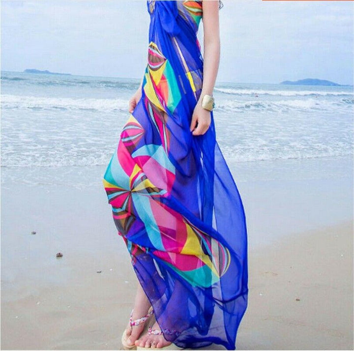 Eleganckie długie pareo damskie na plażę, w modne geometryczne wzory. Zwiewna chusta plażowa na upalne dni.