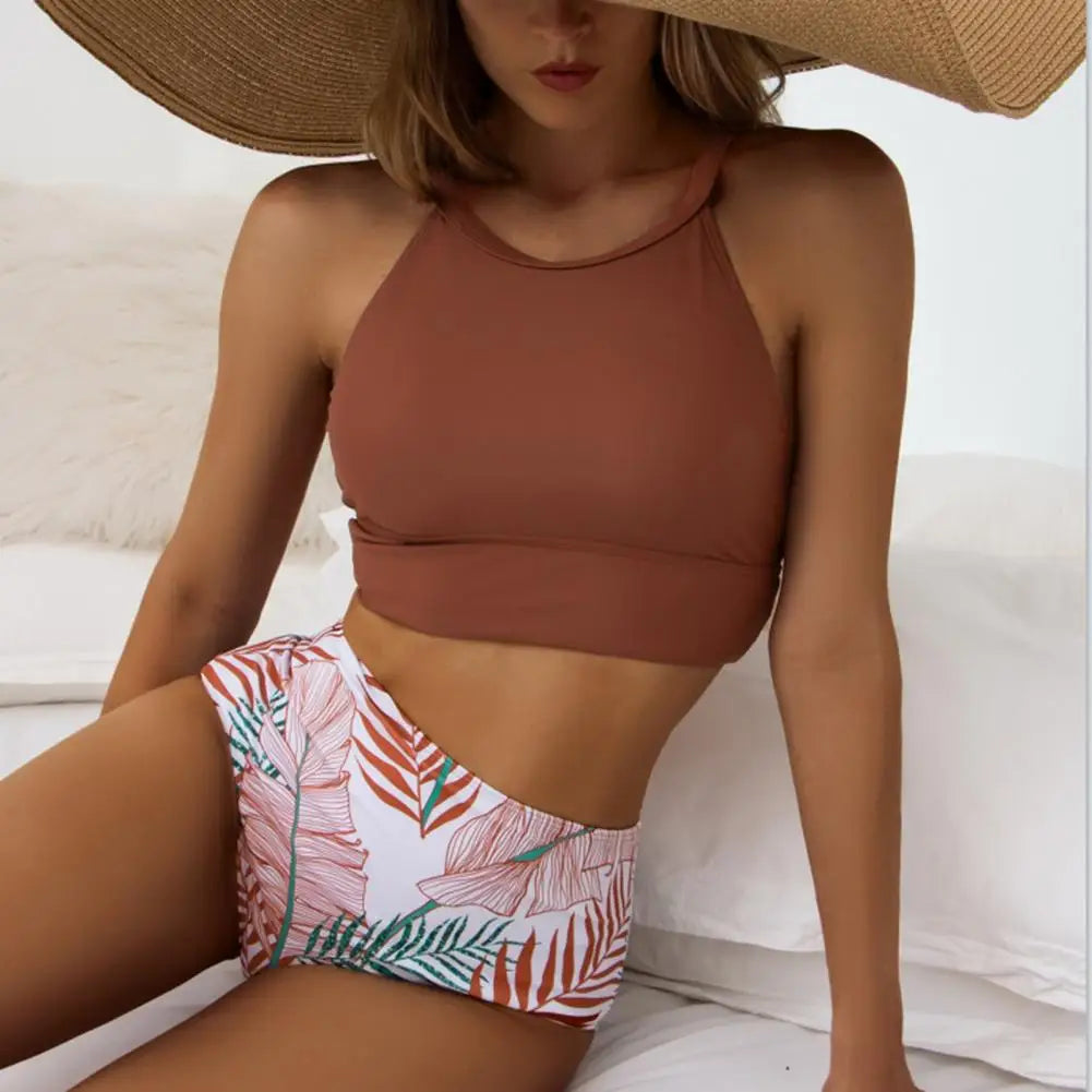 Kompletny damski zestaw bikini z eleganckim kwiatowym wzorem, modny strój kąpielowy na lato.