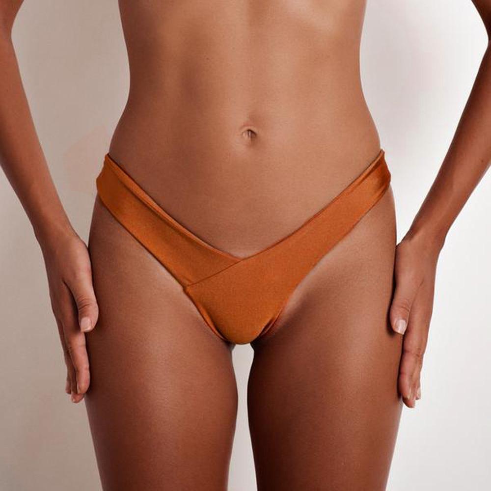 Damskie figi bikini asymetryczne, modny krój. Idealne na plażę i lato.