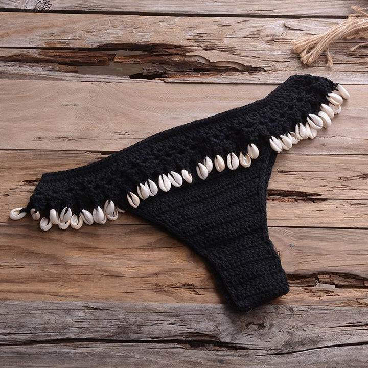 Komplet fig bikini damskich brazylijskich boho, z charakterystycznymi muszelkami. Plażowy szyk.