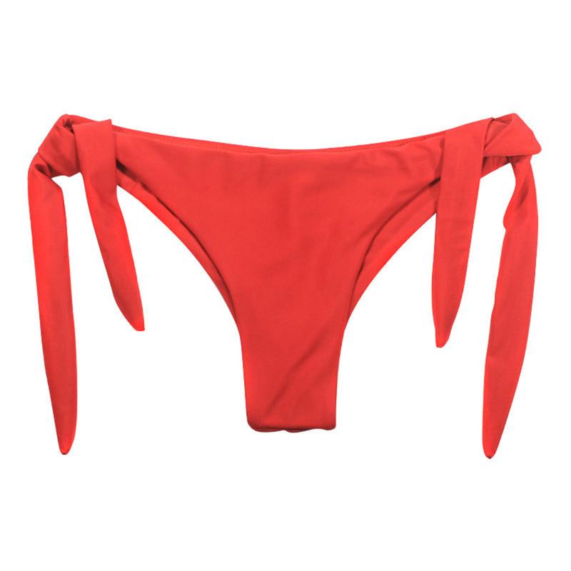 Klasyczne damskie figi bikini z regulowanymi wiązaniami bocznymi. Wygodna moda plażowa.
